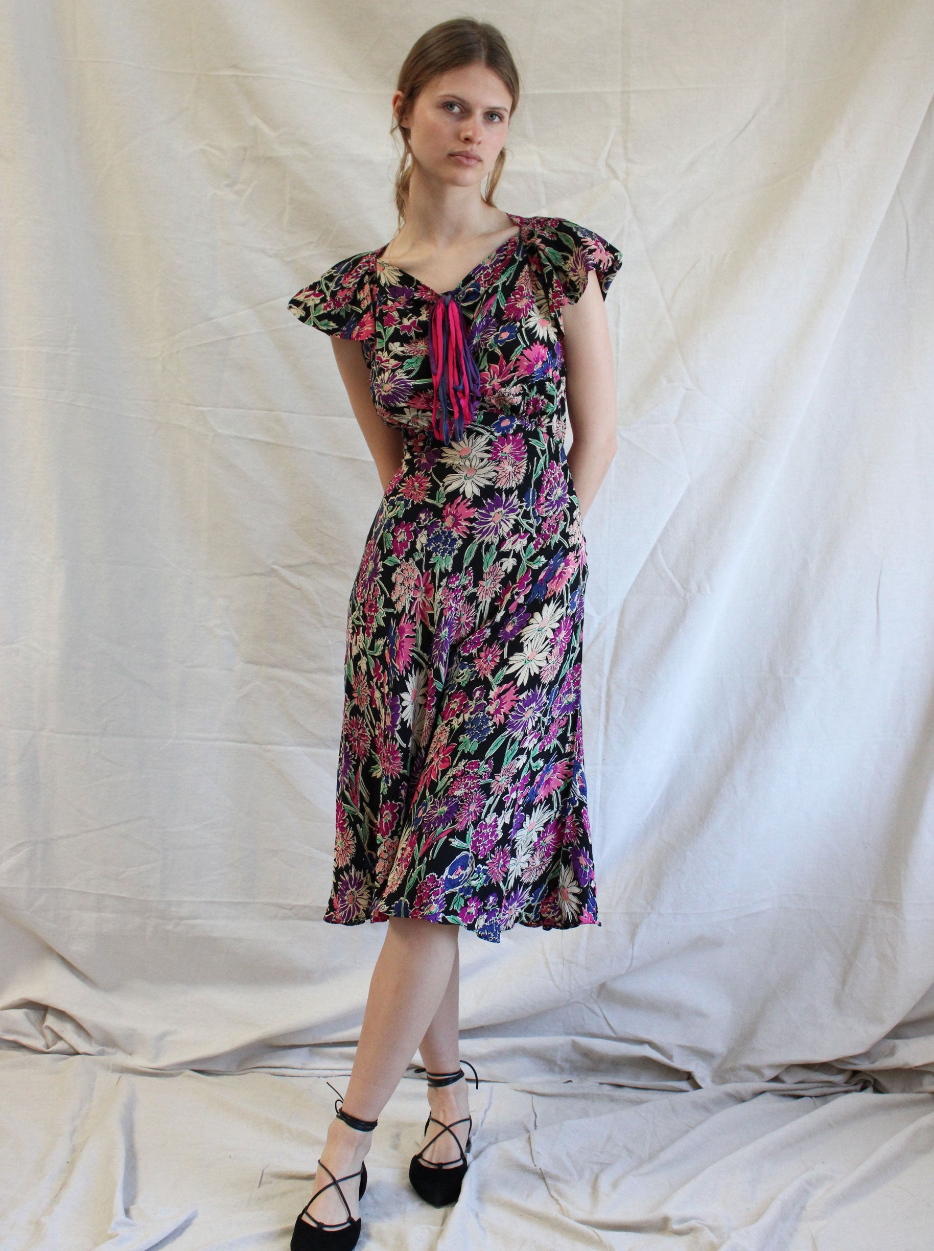 1940s-novelty-print-floral-