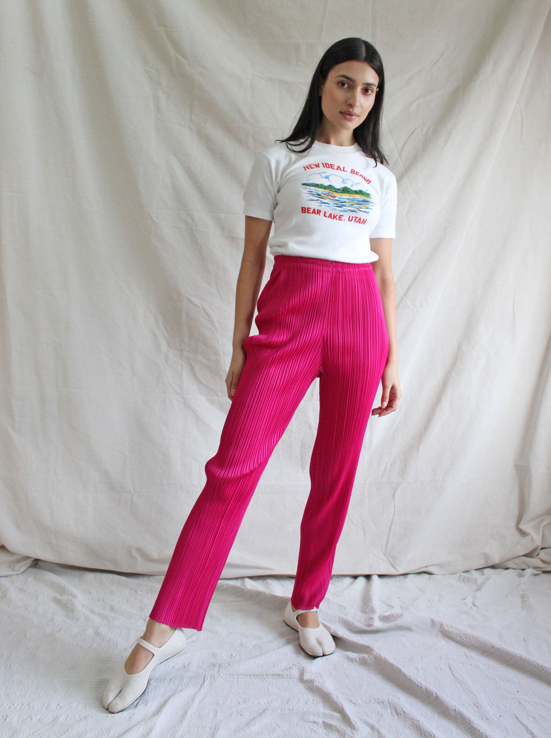 極美品✨PLEATS PLEASE プリーツ　薄ピンク色　七部丈　パンツ PLEATS PLEASE ISSEY MIYAKE - PLEATS PLEASE ISSEY MIYAKE PINK